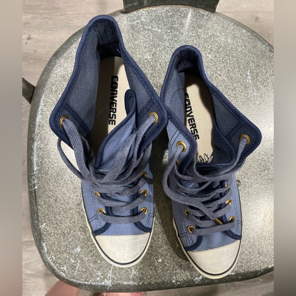 Denim like fabric heel converse size 7 high tops